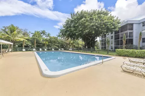 113 Royal Park Dr #1H, Oakland Park, FL 33309