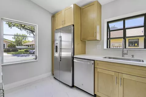Kitchen - 8157 Springtree Rd, Boca Raton, FL 33496 photo 4 of 5