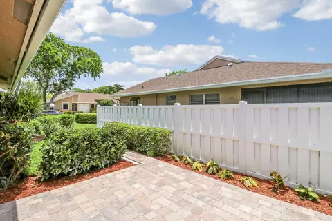 Exterior - 8157 Springtree Rd, Boca Raton, FL 33496 photo 4 of 4