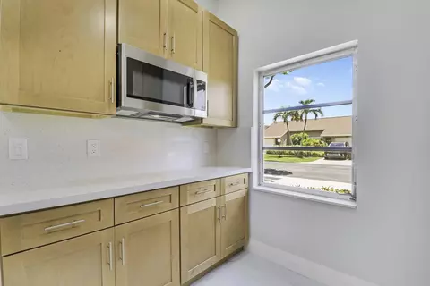 Kitchen - 8157 Springtree Rd, Boca Raton, FL 33496 photo 3 of 5