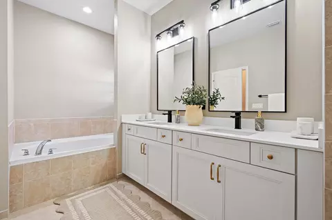 Bath - 128 Behring Way, Jupiter, FL 33458 photo 2 of 3