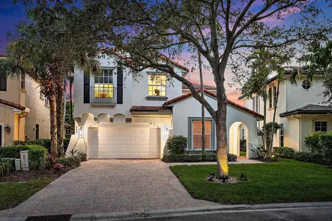 844 Madison Ct, Palm Beach Gardens, FL 33410