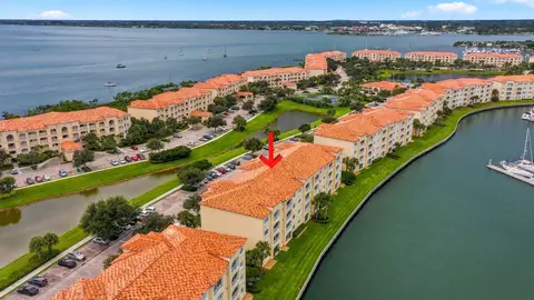 17 Harbour Isle Dr W #304, Fort Pierce, FL 34949