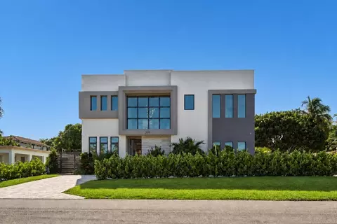 399 NE Spanish Ct, Boca Raton, FL 33432