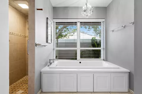 Bath - 5883 SE Glen Eagle Way, Stuart, FL 34997 photo 4 of 9