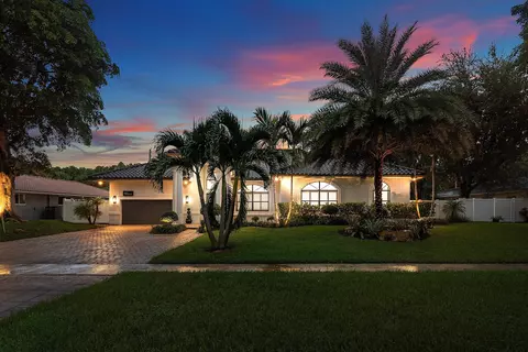 6821 N Grande Dr, Boca Raton, FL 33433