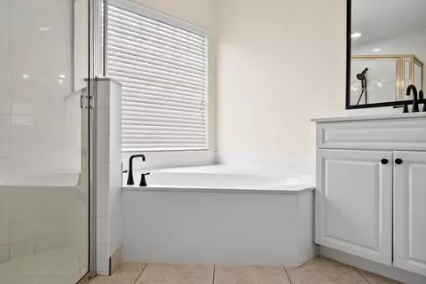 Bath - 2686 SW Regency Rd, Stuart, FL 34997 photo 4 of 5