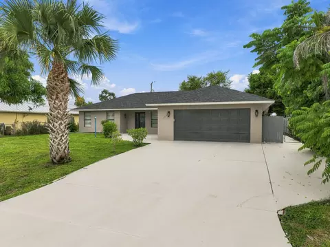 680 SW Colleen Ave, Port Saint Lucie, FL 34983