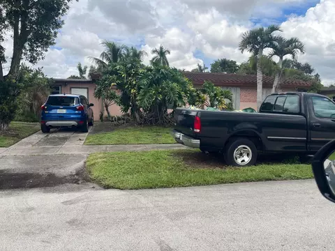 5051 SW 10th St, Plantation, FL 33317