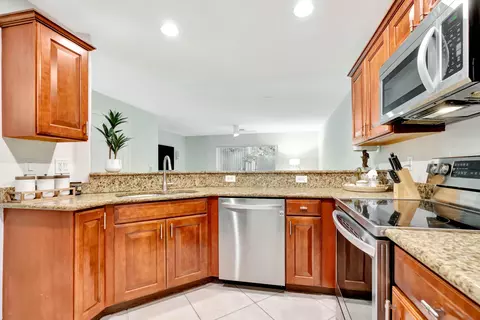 Kitchen - 2760 SE Birmingham Dr, Stuart, FL 34994 photo 2 of 4