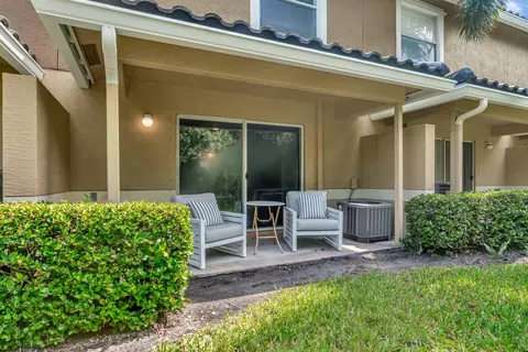 Exterior - 2760 SE Birmingham Dr, Stuart, FL 34994 photo 4 of 9
