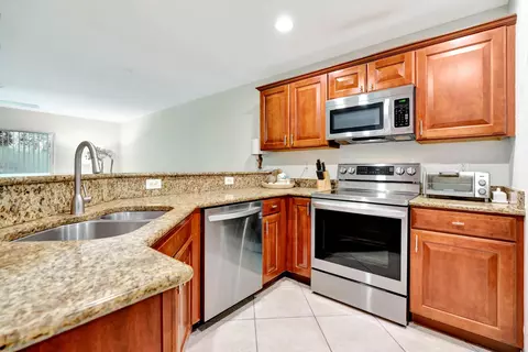 Kitchen - 2760 SE Birmingham Dr, Stuart, FL 34994 photo 4 of 4