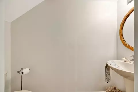 Bath - 2760 SE Birmingham Dr, Stuart, FL 34994 photo 3 of 4