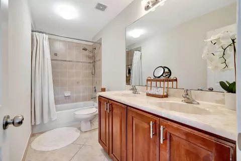 Bath - 2760 SE Birmingham Dr, Stuart, FL 34994 photo 2 of 4