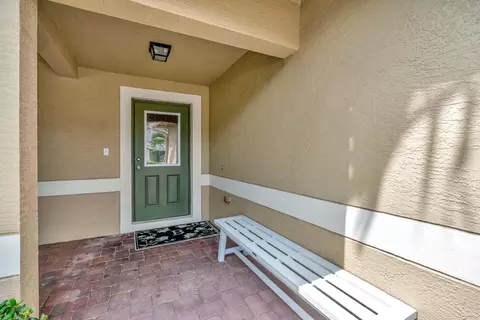 Exterior - 2760 SE Birmingham Dr, Stuart, FL 34994 photo 2 of 9