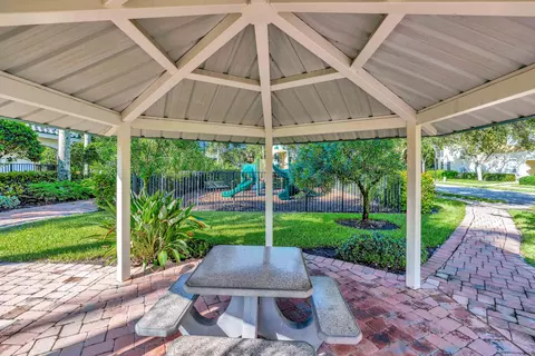 Exterior - 2760 SE Birmingham Dr, Stuart, FL 34994 photo 9 of 9