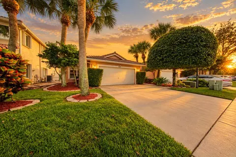 6481 Willoughby Cir, Lake Worth, FL 33463