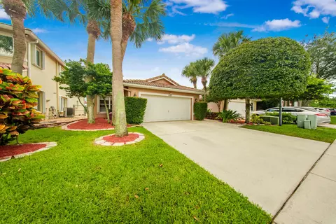 6481 Willoughby Cir, Lake Worth, FL 33463