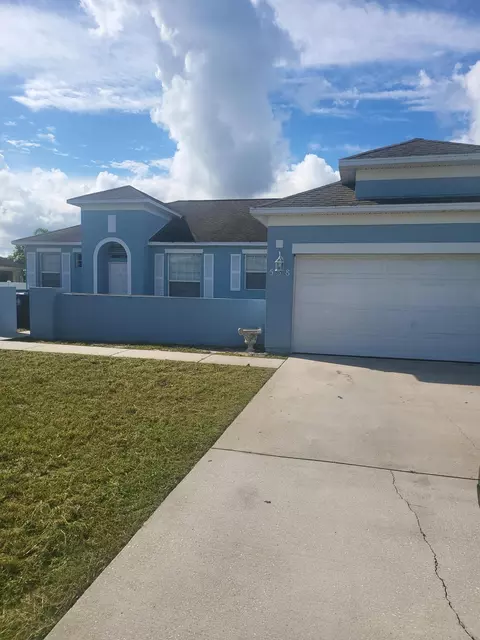 558 SW Halifax Ave, Port Saint Lucie, FL 34953