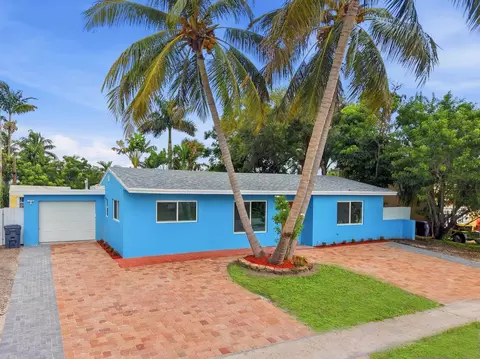 1421 Crest Dr, Lake Worth, FL 33461