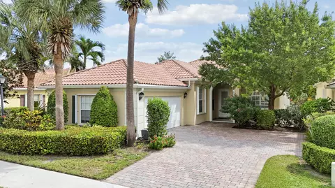 4718 Dovehill Dr, Palm Beach Gardens, FL 33418