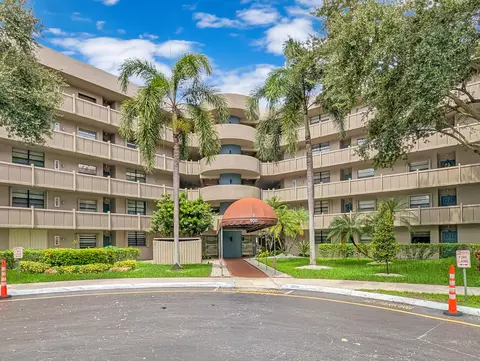 900 Colony Point Cir #205, Pembroke Pines, FL 33026