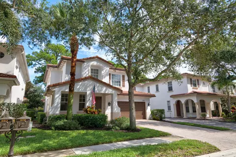 379 Columbus St, Palm Beach Gardens, FL 33410