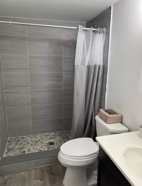 Bath - 3106 SE Brook St, Stuart, FL 34997 photo 1 of 3