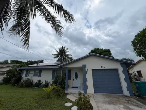 816 NW 8th Ave, Boynton Beach, FL 33426