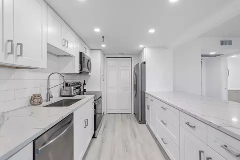859 Jeffery St #212, Boca Raton, FL 33487