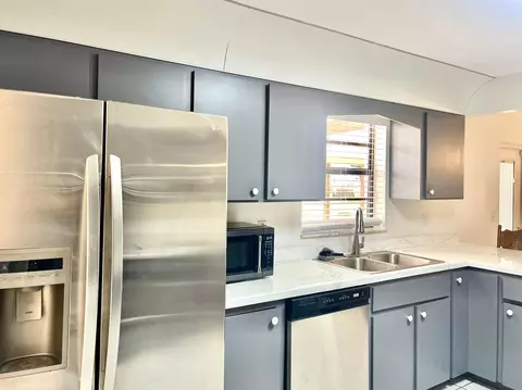 Kitchen - 3856 SW 11th Ave, Okeechobee, FL 34974 photo 3 of 4