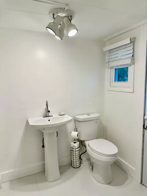 Bath - 1149 6th St, Okeechobee, FL 34974 photo 1 of 3