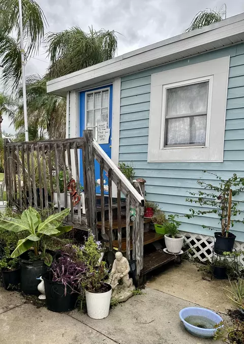 Exterior - 1149 6th St, Okeechobee, FL 34974 photo 8 of 9