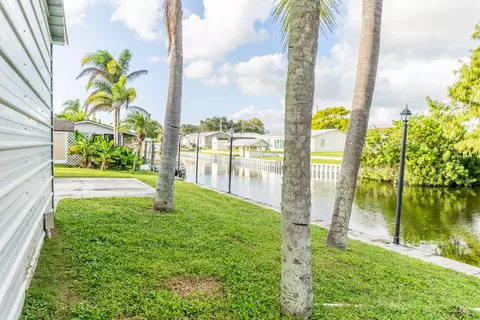 Exterior - 1149 6th St, Okeechobee, FL 34974 photo 5 of 9