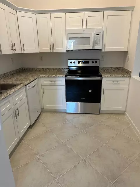Kitchen - 5845 Eagle Cay Cir, Coconut Creek, FL 33073 photo 1 of 7