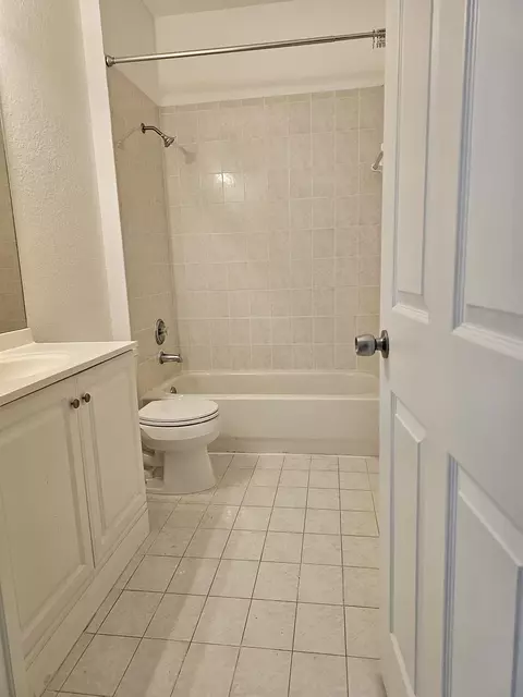 Bath - 5845 Eagle Cay Cir, Coconut Creek, FL 33073 photo 7 of 11
