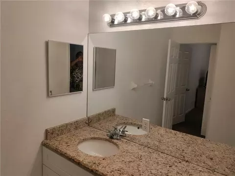 Bath - 5845 Eagle Cay Cir, Coconut Creek, FL 33073 photo 9 of 11