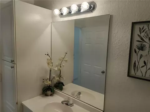 Bath - 5845 Eagle Cay Cir, Coconut Creek, FL 33073 photo 2 of 11