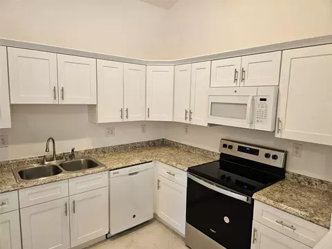 Kitchen - 5845 Eagle Cay Cir, Coconut Creek, FL 33073 photo 5 of 7