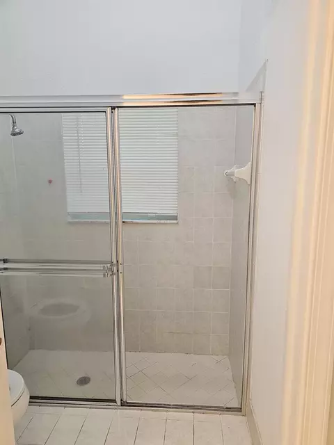 Bath - 5845 Eagle Cay Cir, Coconut Creek, FL 33073 photo 6 of 11