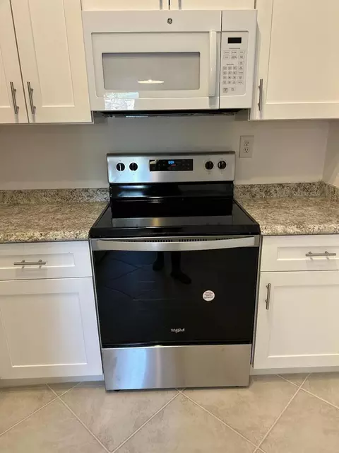 Kitchen - 5845 Eagle Cay Cir, Coconut Creek, FL 33073 photo 4 of 7