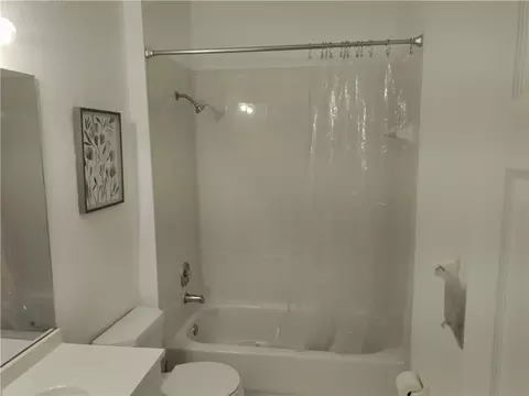 Bath - 5845 Eagle Cay Cir, Coconut Creek, FL 33073 photo 8 of 11