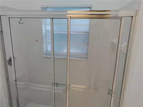 Bath - 5845 Eagle Cay Cir, Coconut Creek, FL 33073 photo 5 of 11