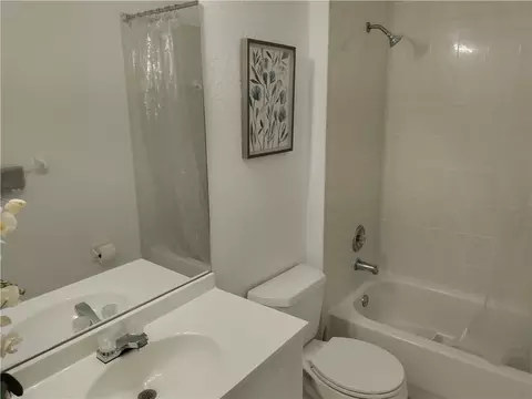 Bath - 5845 Eagle Cay Cir, Coconut Creek, FL 33073 photo 4 of 11