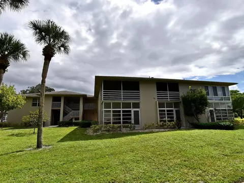 26 Lake Vista Trl #105, Port Saint Lucie, FL 34952