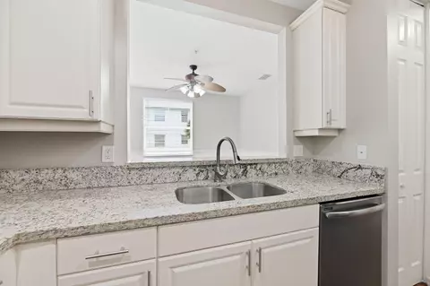 Kitchen - 4107 Parkside Dr, Jupiter, FL 33458 photo 3 of 4