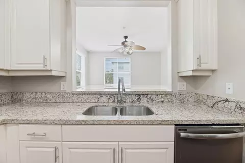 Kitchen - 4107 Parkside Dr, Jupiter, FL 33458 photo 2 of 4
