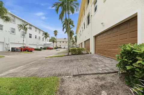 Exterior - 4107 Parkside Dr, Jupiter, FL 33458 photo 4 of 4