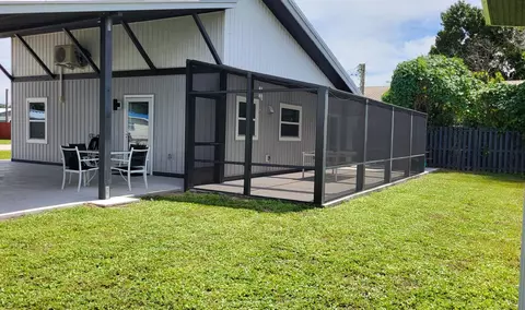 Exterior - 1052 10th St, Okeechobee, FL 34974 photo 5 of 8