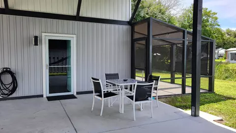 Exterior - 1052 10th St, Okeechobee, FL 34974 photo 4 of 8